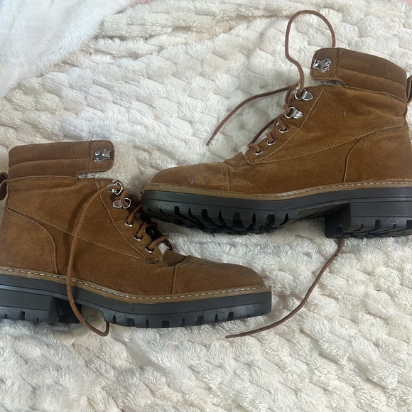 Boots size 9 - Picture 2 of 4